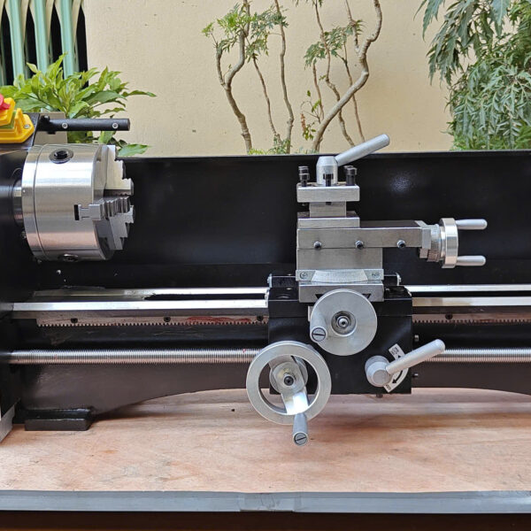 MÁY TIỆN JH210ET 550MM – ĐÃ NHIỆT BĂNG, KHUNG THÂN DÀY