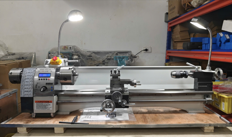 Máy Tiện Mini RC210E – 2 Đầu Mâm Cặp